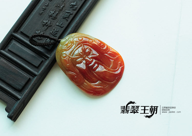 糯冰种红黄翡缅甸翡翠关公头挂件