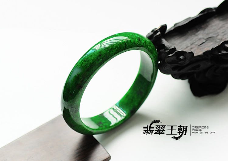 糯冰种癣加绿缅甸翡翠手镯(51.8mm)
