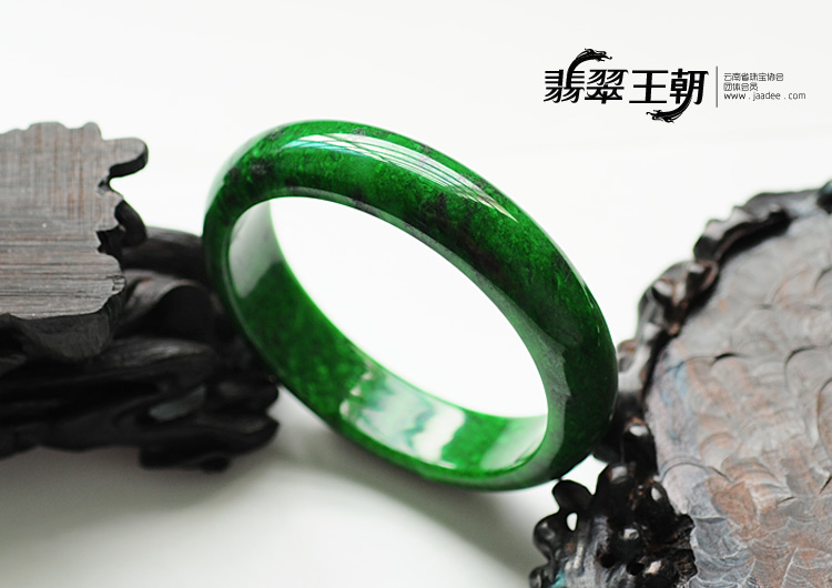 糯冰种癣加绿缅甸翡翠手镯(51.8mm)