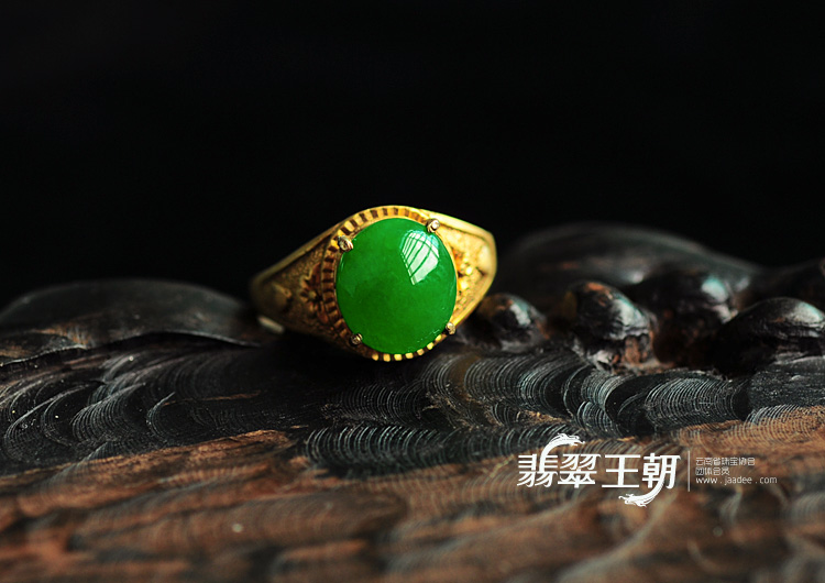 冰种阳绿缅甸翡翠戒指蛋面