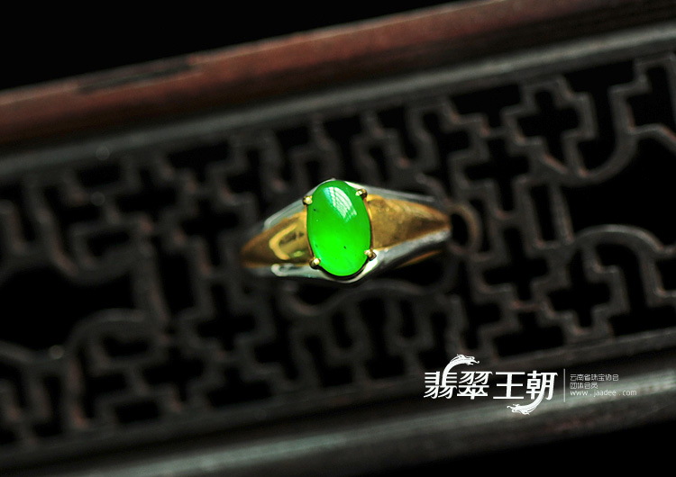 冰种正阳绿缅甸翡翠戒指蛋面