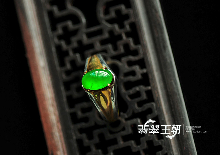 冰种正阳绿缅甸翡翠戒指蛋面