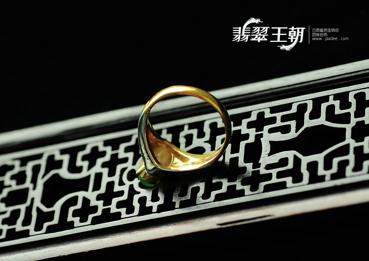 冰种正阳绿缅甸翡翠戒指蛋面