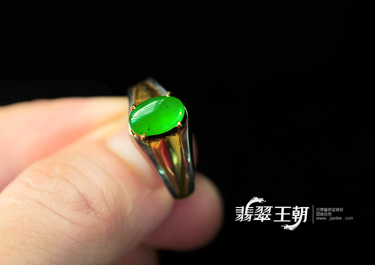 冰种正阳绿缅甸翡翠戒指蛋面