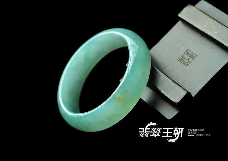冰种晴水缅甸翡翠宽条手镯(58.6mm)
