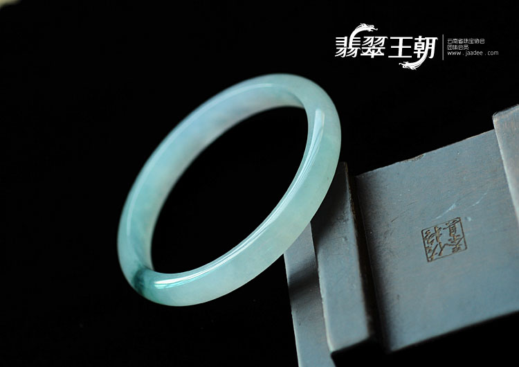 冰种飘花缅甸翡翠手镯(56.6mm)