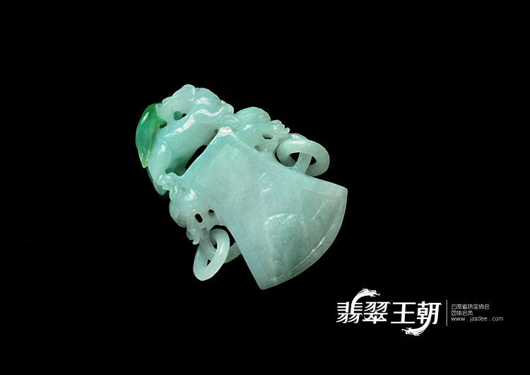 糯冰种飘花缅甸翡翠石斧挂件
