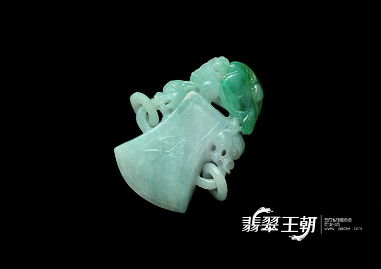 糯冰种飘花缅甸翡翠石斧挂件