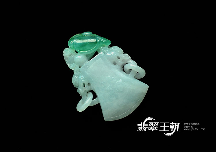 糯冰种飘花缅甸翡翠石斧挂件