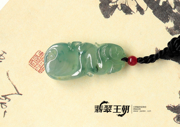 冰玻种飘花缅甸翡翠神龙戏珠挂件