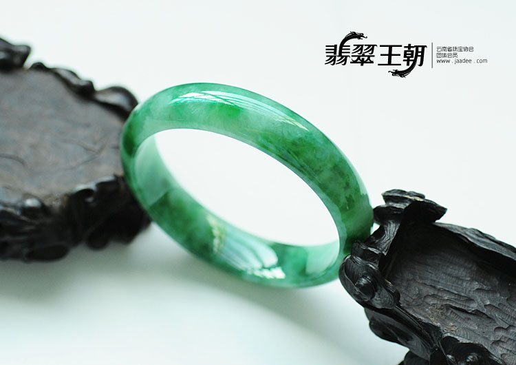 糯冰种飘花缅甸翡翠手镯(54.3)