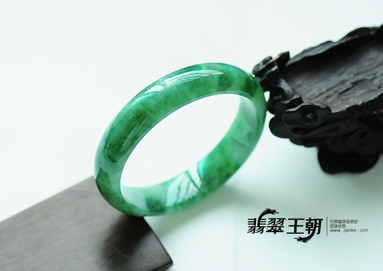 糯冰种飘花缅甸翡翠手镯(54.3)
