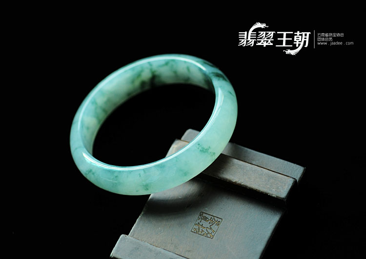 冰种飘花缅甸翡翠手镯(55.9)