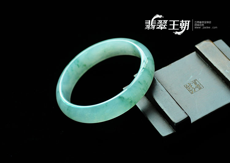 冰种飘花缅甸翡翠手镯(55)