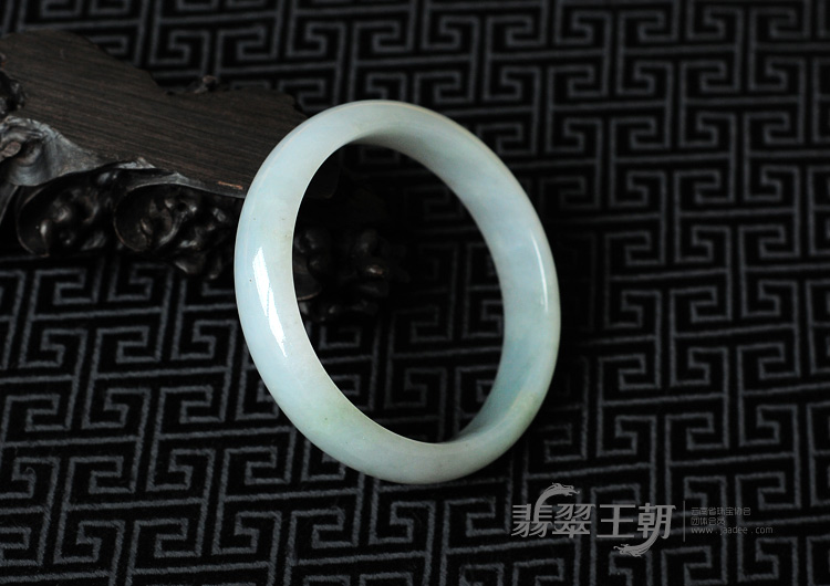 糯冰种淡晴水缅甸翡翠手镯(58.1)