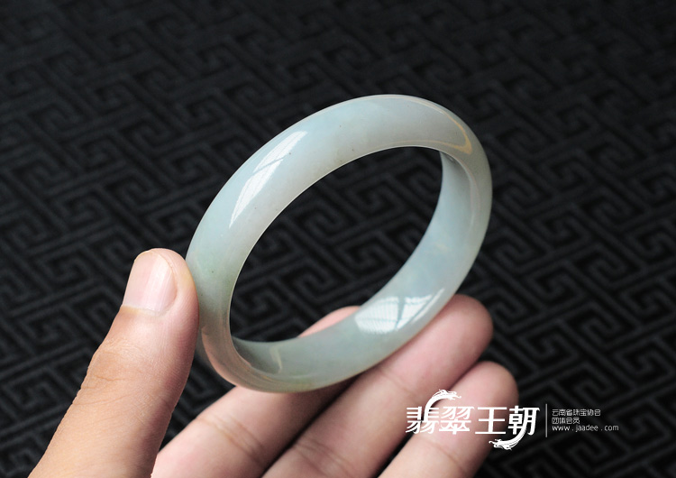 糯冰种淡晴水缅甸翡翠手镯(58.1)