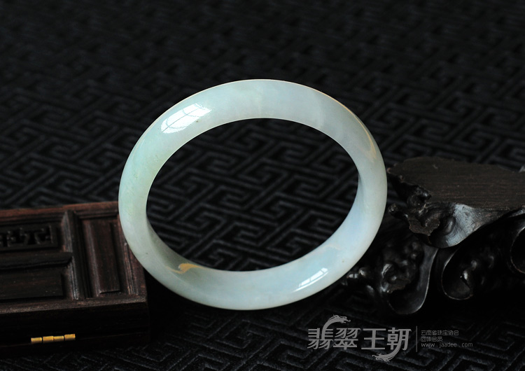 糯冰种淡晴水缅甸翡翠手镯(58.1)