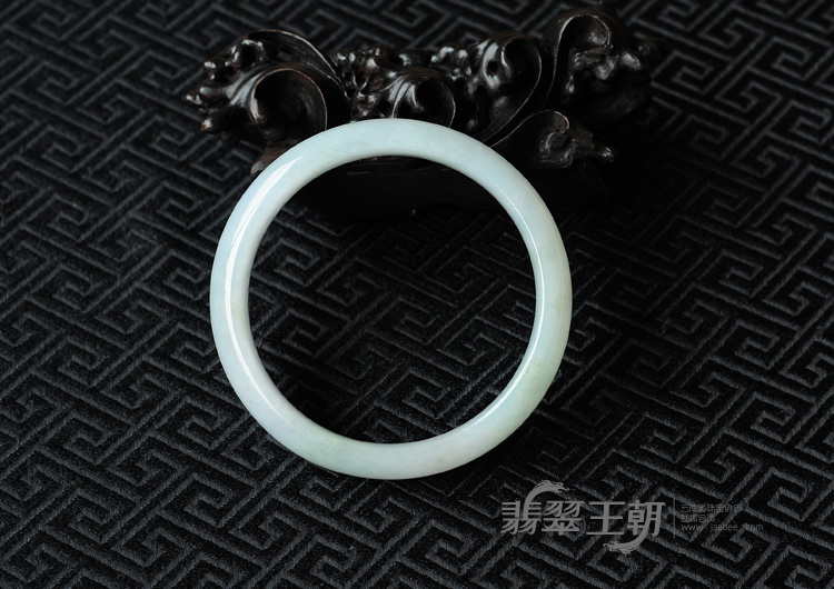 糯冰种淡晴水缅甸翡翠手镯(58.1)