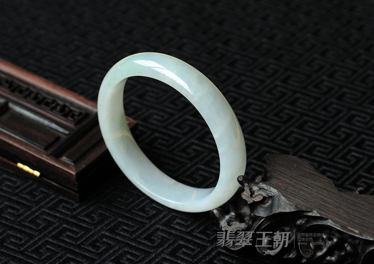 糯冰种淡晴水缅甸翡翠手镯(58.1)