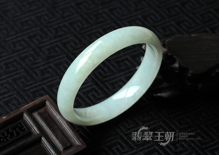 糯冰种青色缅甸翡翠手镯(58.3)