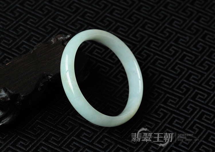 糯冰种青色缅甸翡翠手镯(58.3)