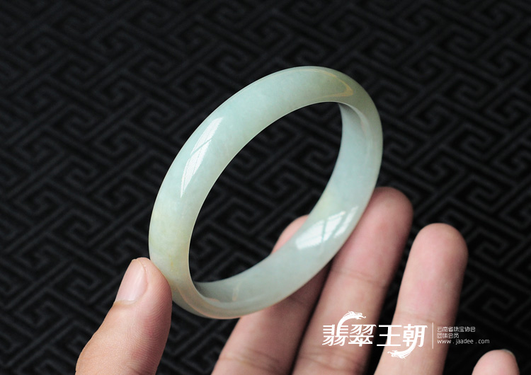 糯冰种青色缅甸翡翠手镯(58.3)