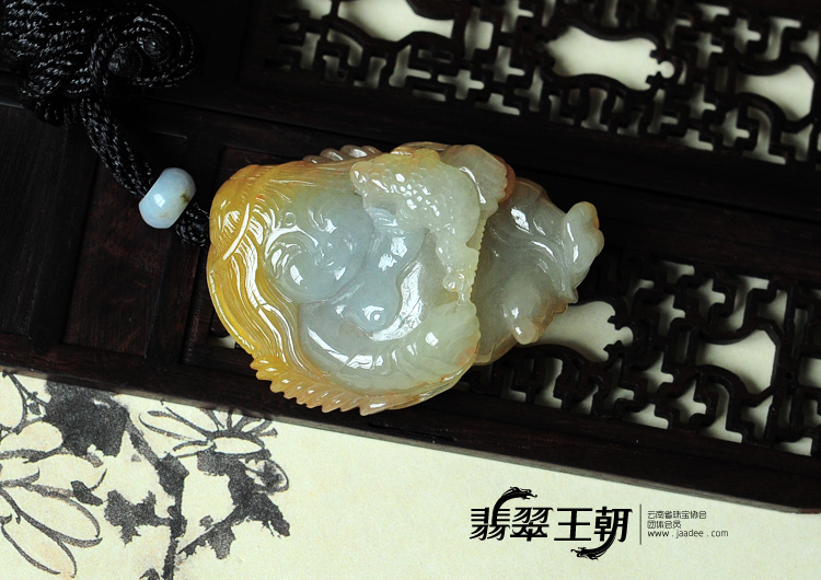 糯冰种黄翡缅甸翡翠刘海戏金蟾挂件