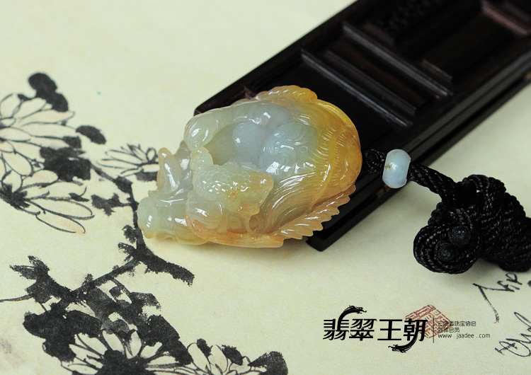 糯冰种黄翡缅甸翡翠刘海戏金蟾挂件