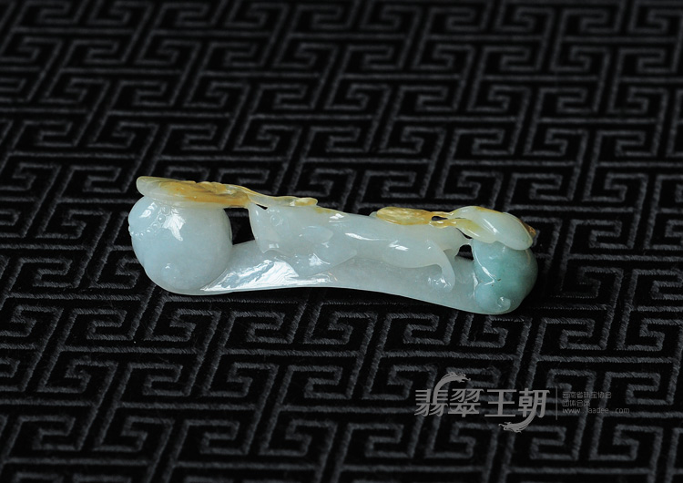 冰种黄翡晴水缅甸翡翠龙钩挂件