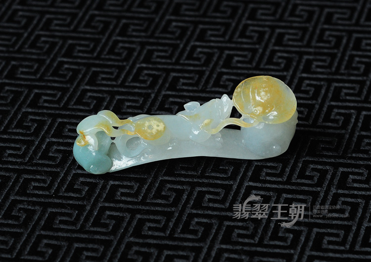 冰种黄翡晴水缅甸翡翠龙钩挂件
