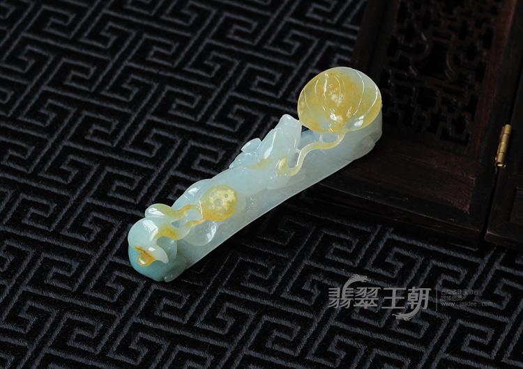 冰种黄翡晴水缅甸翡翠龙钩挂件