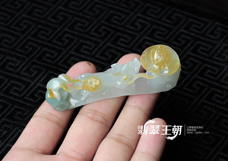 冰种黄翡晴水缅甸翡翠龙钩挂件