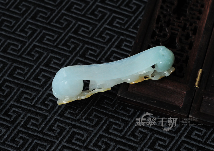 冰种黄翡晴水缅甸翡翠龙钩挂件
