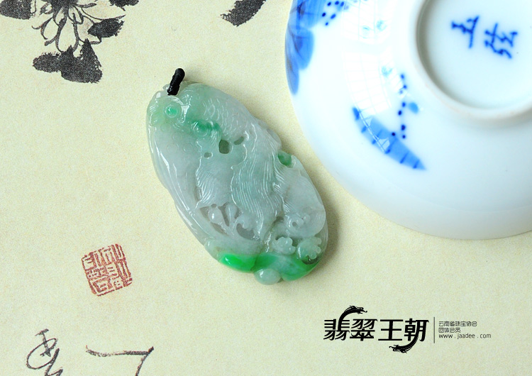 糯冰种飘翠缅甸翡翠连年有余挂件