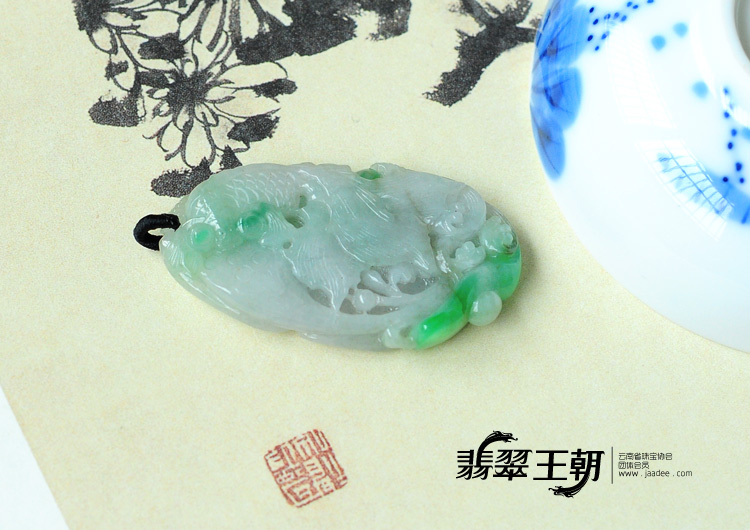 糯冰种飘翠缅甸翡翠连年有余挂件
