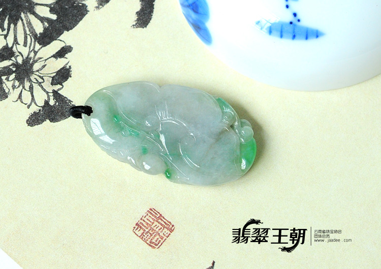 糯冰种飘翠缅甸翡翠连年有余挂件