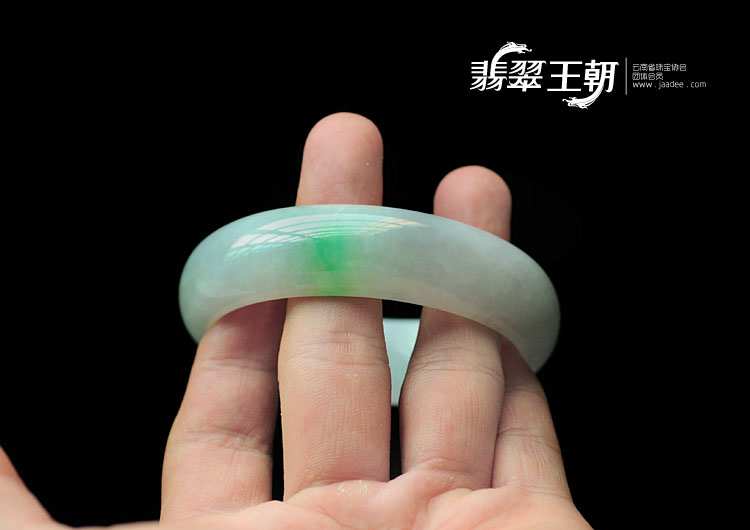 糯冰种飘翠缅甸翡翠手镯(51.8)