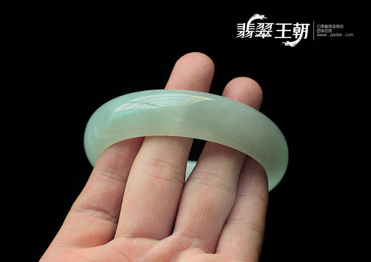 冰种飘翠缅甸翡翠手镯(55.3)