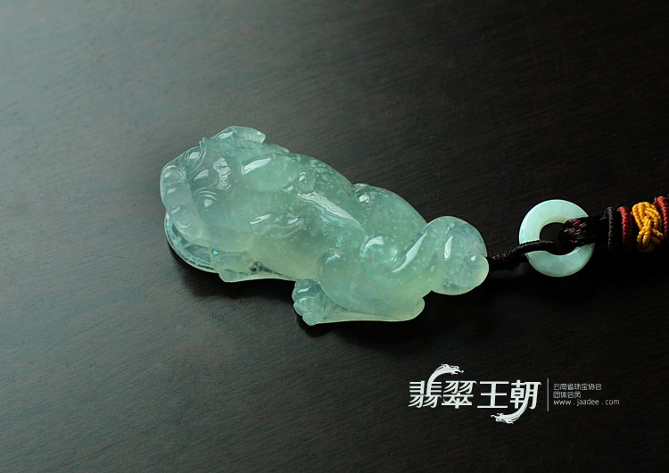 冰种缅甸翡翠貔貅挂件