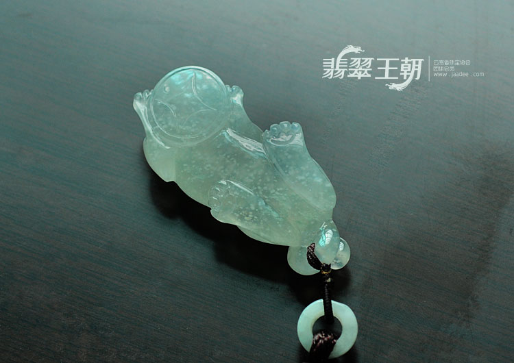 冰种缅甸翡翠貔貅挂件
