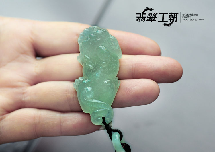 冰种缅甸翡翠貔貅挂件