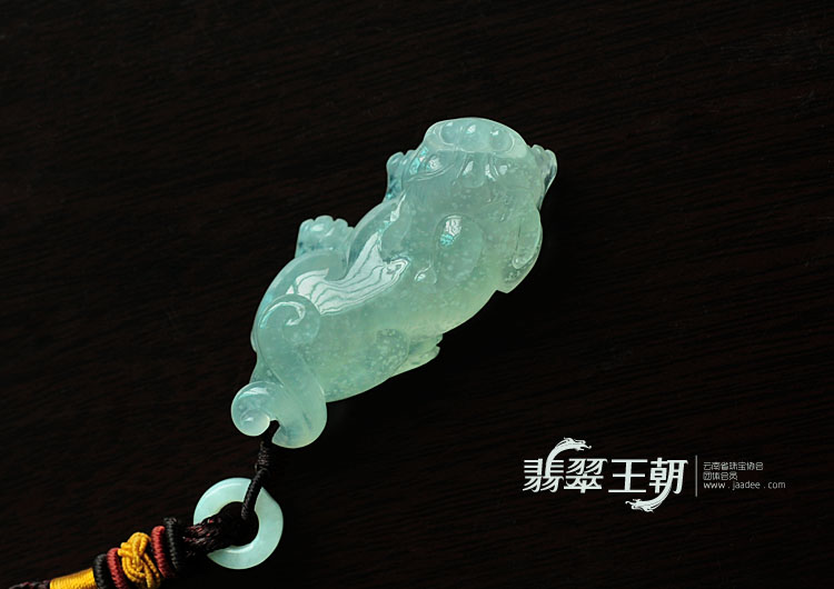 冰种缅甸翡翠貔貅挂件