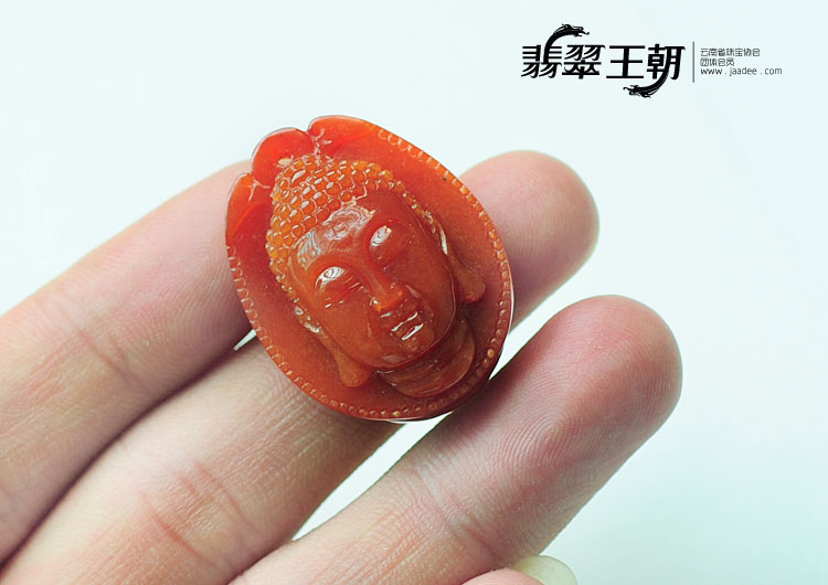 细糯种红翡缅甸翡翠释迦牟尼头像挂件