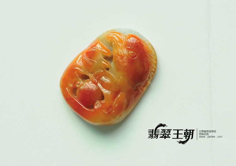 糯冰种红翡缅甸翡翠鹰头挂件