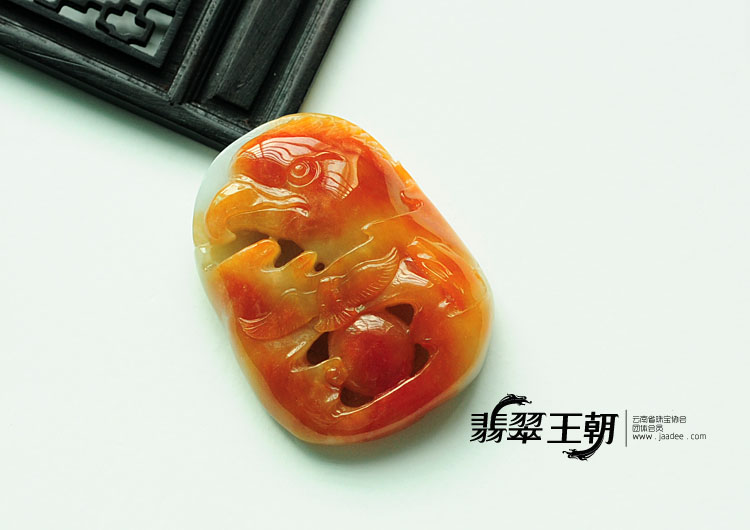 糯冰种红翡缅甸翡翠鹰头挂件