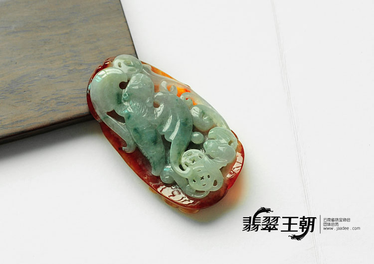 冰种红翡飘花缅甸翡翠福在眼前挂件