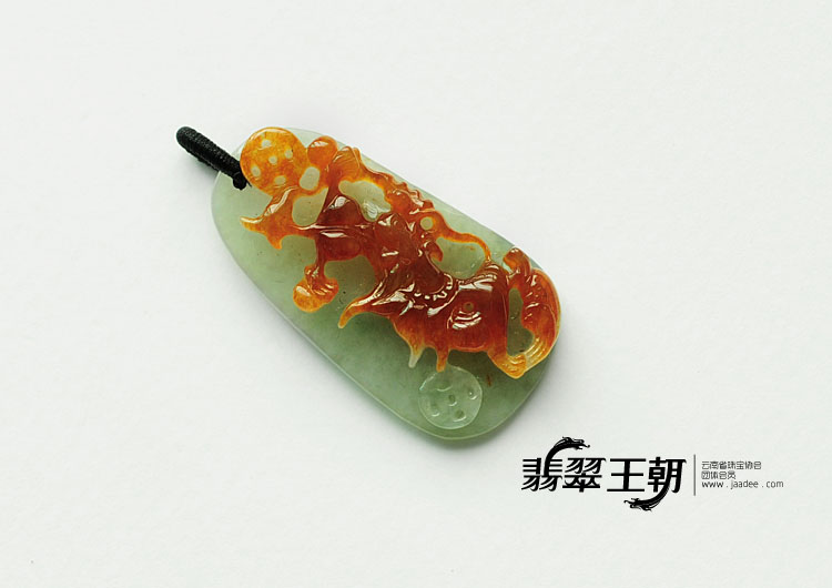 冰种褐黄翡飘花缅甸翡翠龙牌挂件