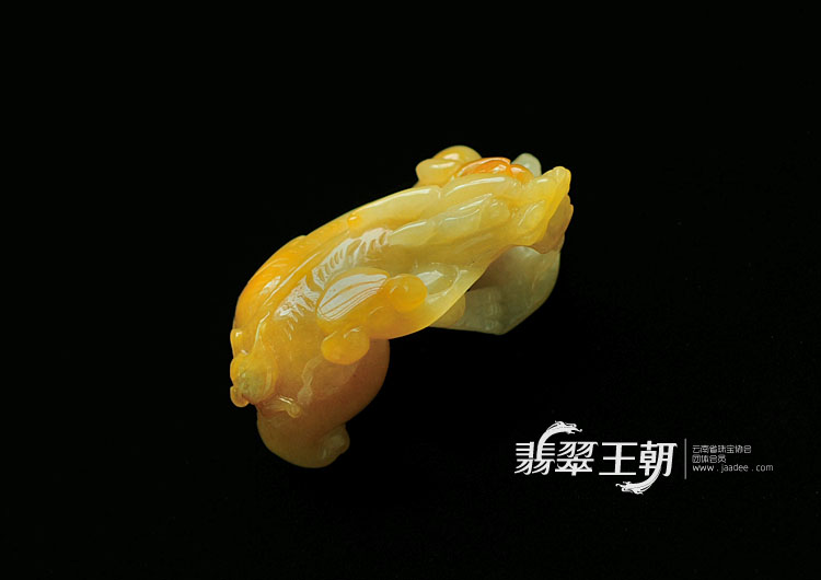 糯冰种黄翡缅甸翡翠貔貅挂件