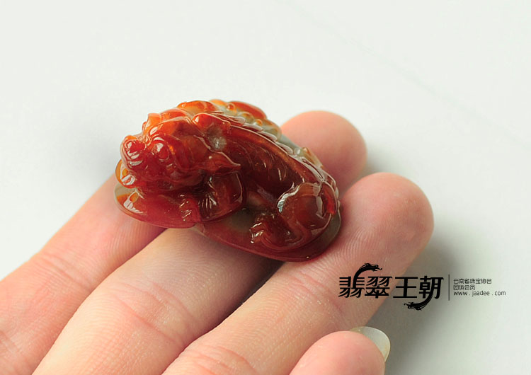 细糯种红翡缅甸翡翠貔貅挂件