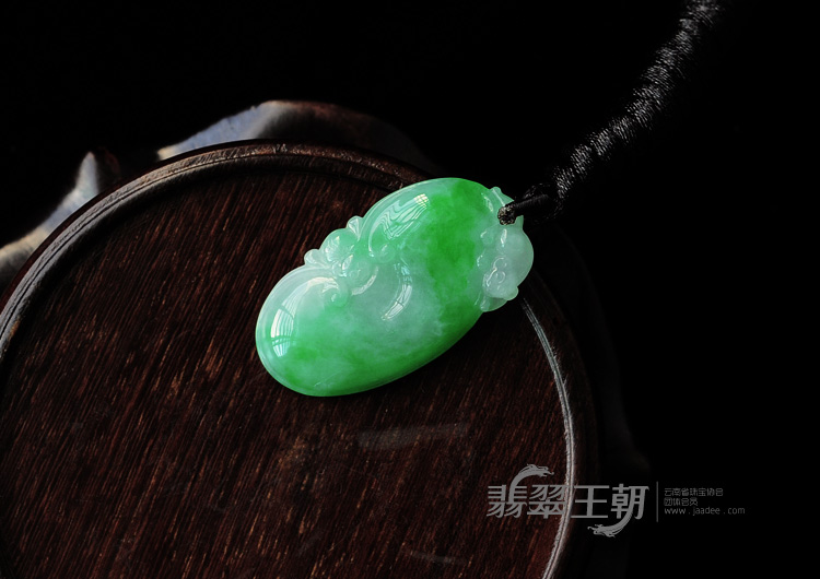 糯冰种翠色缅甸翡翠如意寿挂件